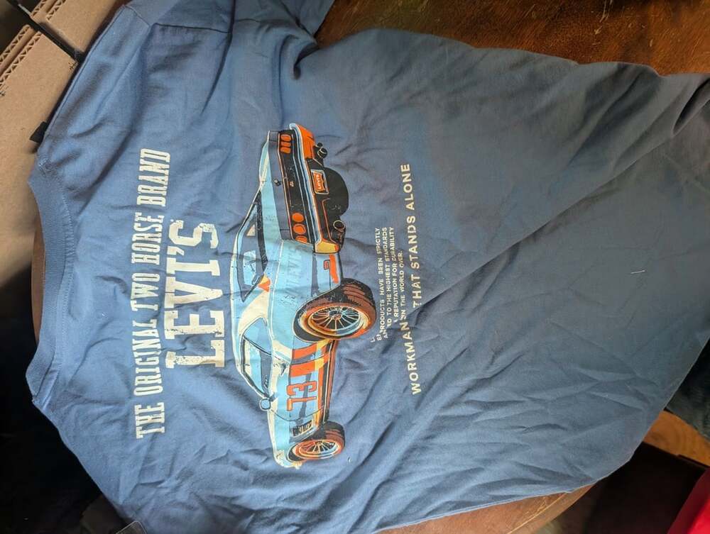 Levi's Graphic T-Shirt Size XL Blue Car Print